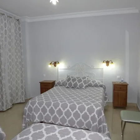 Virgen Del Rocio Hostal Los Palacios Y Villafranca